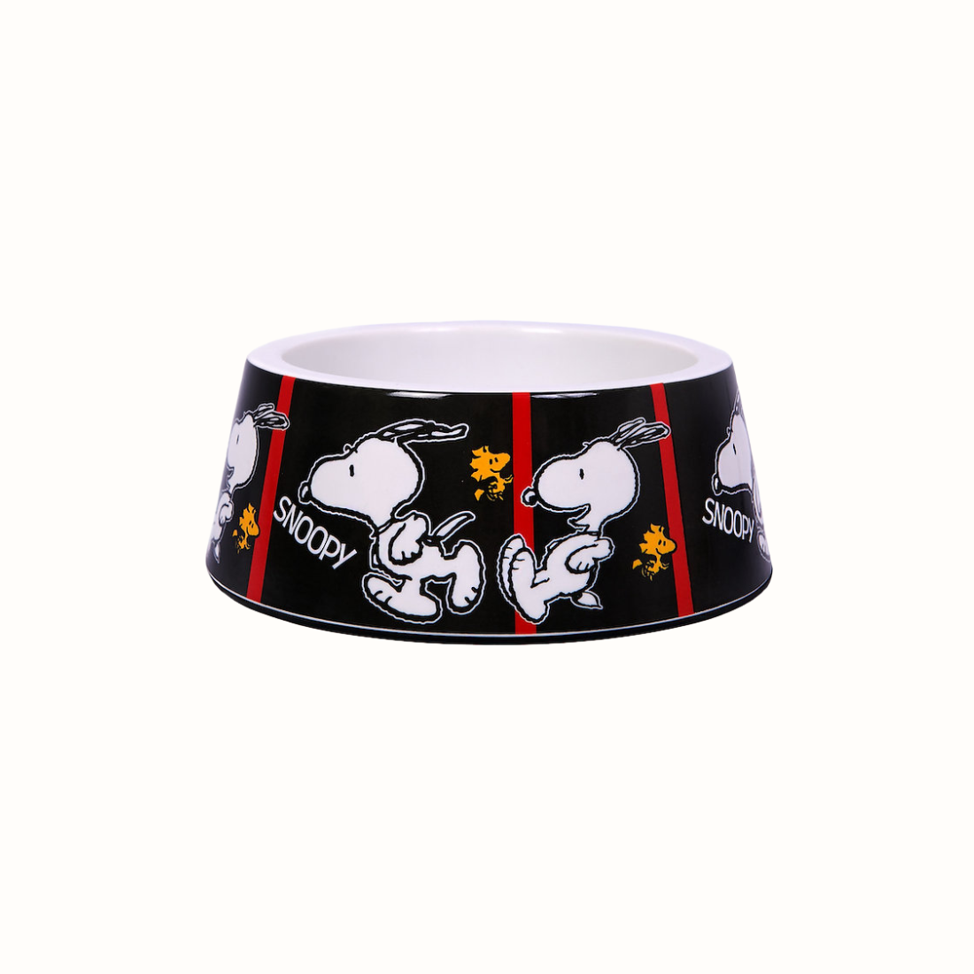 Comedouro ZOOZ para animal, em plástico, com design do Snoopy, preto e branco com detalhes vermelho. Vista frontal sobre fundo branco.