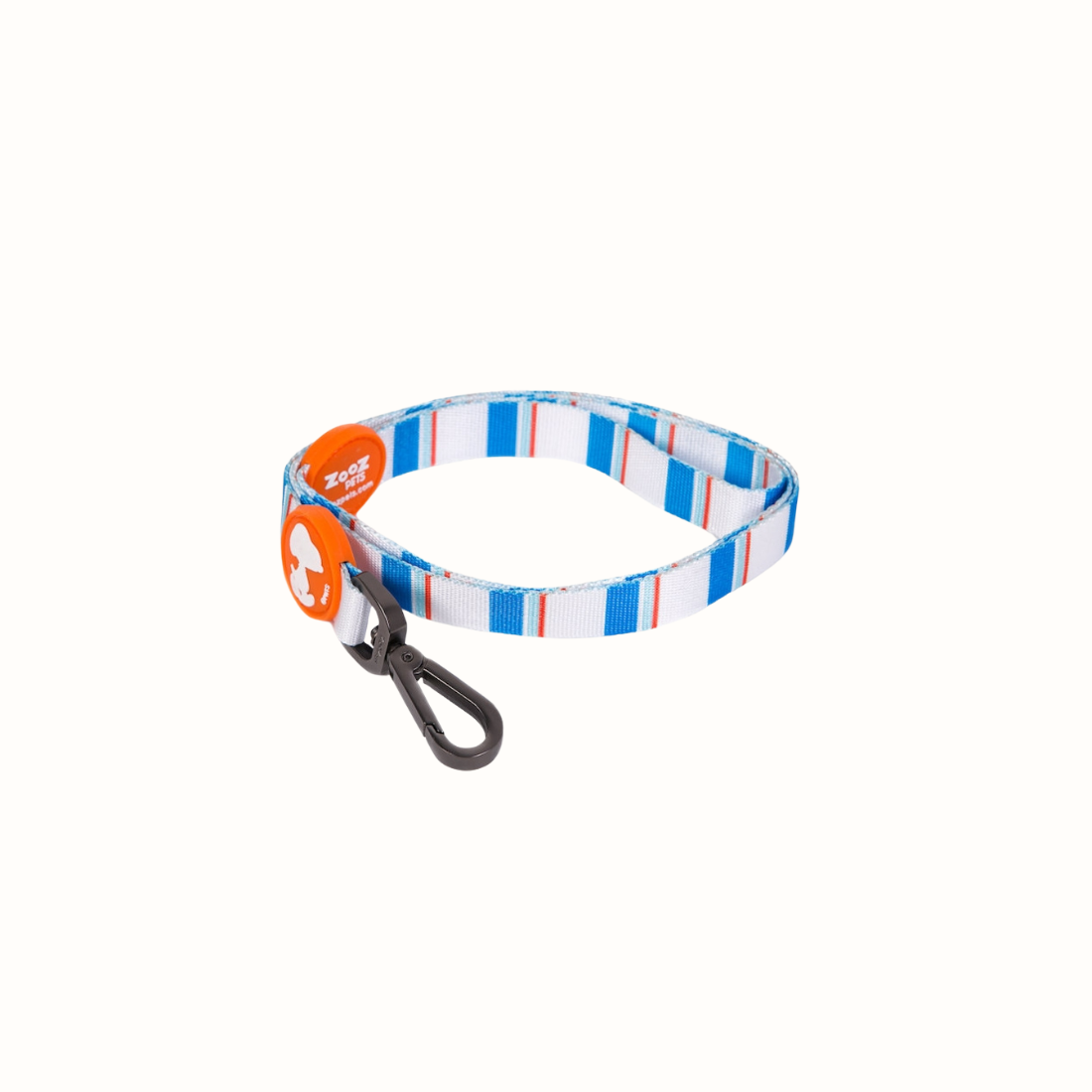 Trela do snoopy Zooz, em padrão azul branco, com detalhes em cor de laranja e figuras do personagem. Vista de frente, enrolado, sobre fundo branco.
