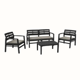 Conjunto composto por 2 cadeiras, 1 cadeira dupla com braços e encosto de apoio, acompanhadas de almofadas no assento, e uma mesa baixa IPAE PROGARDEN. Sobre fundo branco.