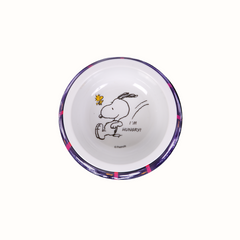 Comedouro ZOOZ para animal, em plástico, com design do Snoopy, preto e branco com detalhes vermelho. Vista de cima sobre fundo branco. 